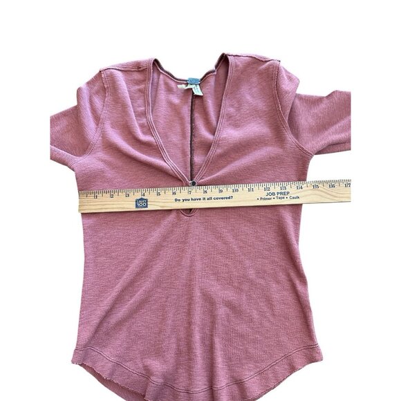Free People Tate Long Sleeve Layering Shirt Size Medium Ribbed Keyhole Earth Red - Picture 7 of 7